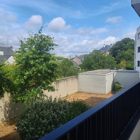 Studio avec balcon et parking privé