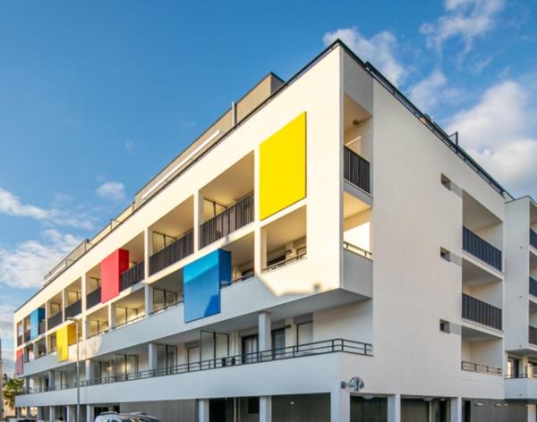 Studio avec balcon et parking privé