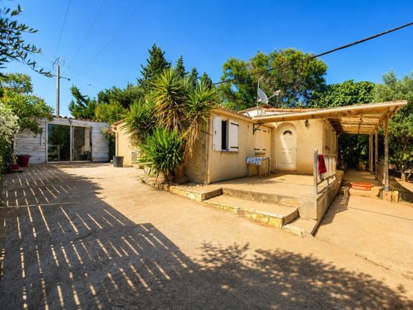 Rare à Mireval : 5 438 m² et dépendances