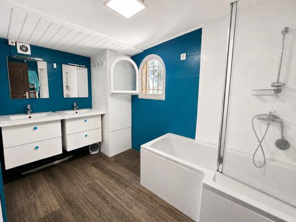 Rare à Mireval : 5 438 m² et dépendances