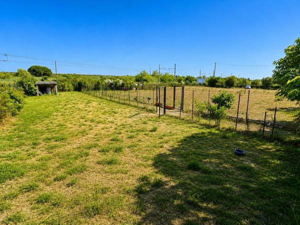Rare à Mireval : 5 438 m² et dépendances