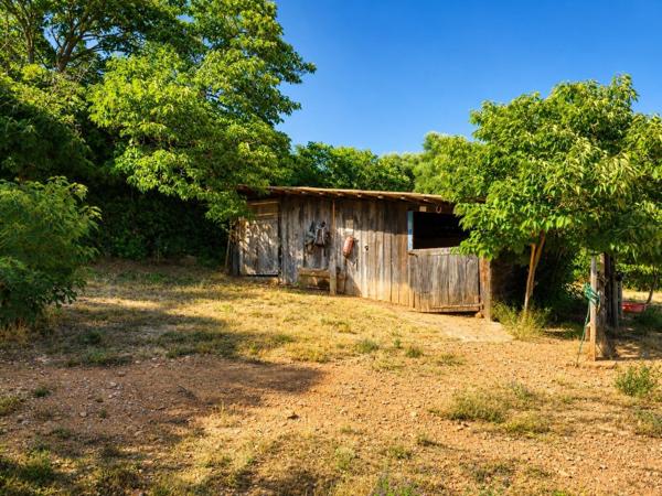 Rare à Mireval : 5 438 m² et dépendances