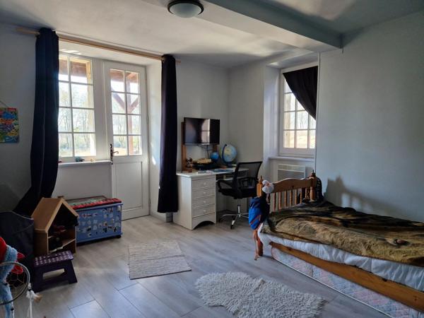 Vente                                                      Appartement
                        
                     3 pièces                      64 m2                     à Peyrehorade