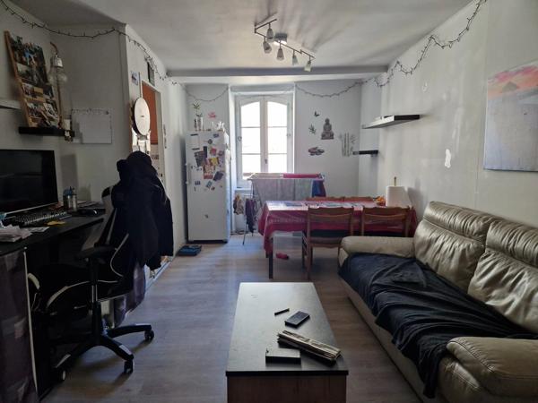 Vente                                                      Appartement
                        
                     3 pièces                      64 m2                     à Peyrehorade