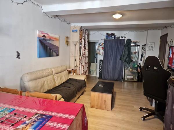 Vente                                                      Appartement
                        
                     3 pièces                      64 m2                     à Peyrehorade
