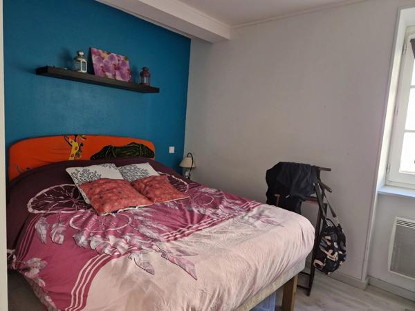 Vente                                                      Appartement
                        
                     3 pièces                      64 m2                     à Peyrehorade