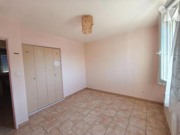 SAINT MARTIN DE CRAU, à deux pas centre ville, maison en fond d'impasse comprenant au rez-de-ch...