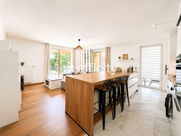 Appartement
         4 pièces
        - 82 m² Exclusivité 250 000 € *