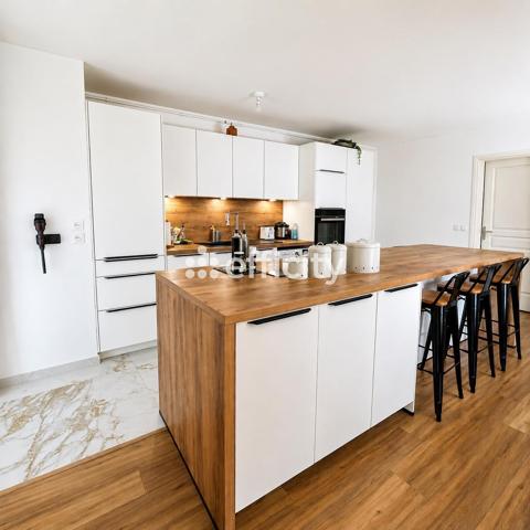 Appartement
         4 pièces
        - 82 m² Exclusivité 250 000 € *