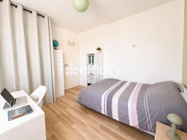 Appartement
         4 pièces
        - 82 m² Exclusivité 250 000 € *