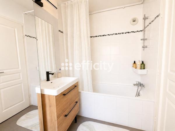Appartement
         4 pièces
        - 82 m² Exclusivité 250 000 € *