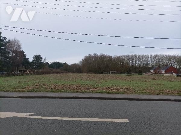 Deux terrains à bâtir,  plat, avec 21 mètres de façade, par terrain.