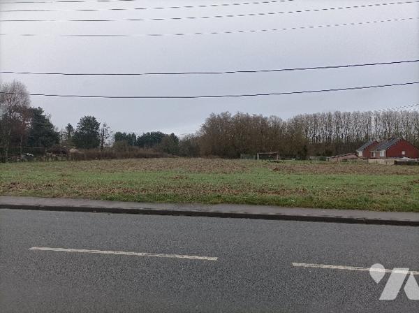 Deux terrains à bâtir,  plat, avec 21 mètres de façade, par terrain.