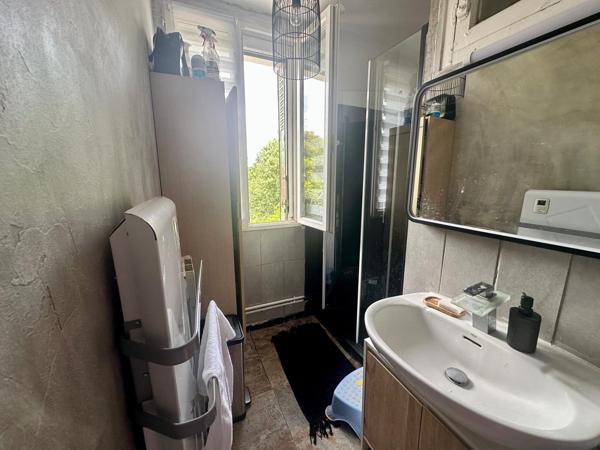 Maison mitoyenne d’un côté de 117m², idéalement située au cœur de la ville d’Eauze.