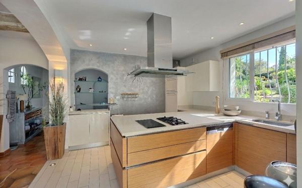 Maison à vendre    4 pièces • 147 m2 Mouans-Sartoux