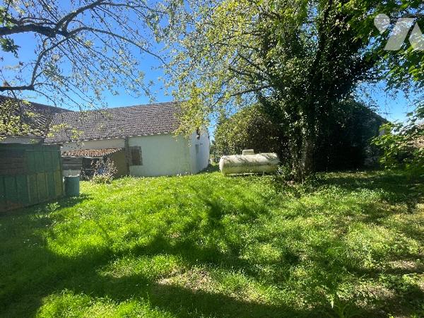 Maison rurale avec grange, jardin et mare