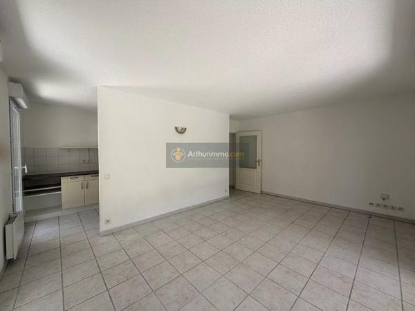 Location                                                      Appartement
                        
                     3 pièces                      67 m2                     à Fréjus