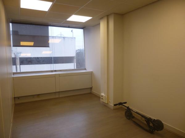 600 m2 de bureaux avec parking à vendre à Cergy au prix de 650000 euros