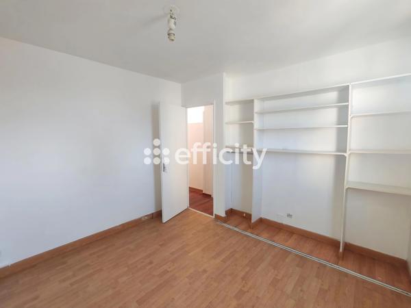 Appartement
         4 pièces
        - 76 m² 62 000 € *