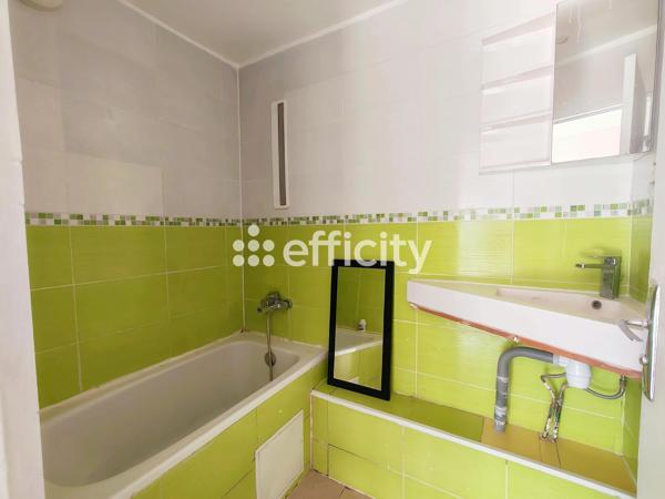 Appartement
         4 pièces
        - 76 m² 62 000 € *