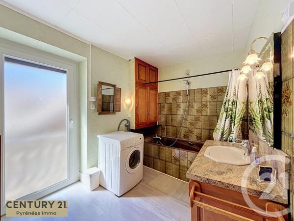 Appartement T5 à vendre  5 pièces - 97 m 2   BAGNERES DE LUCHON  - 31
