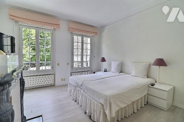 NOTAIRE VEND –  HÔTEL PARTICULIER AVEC JARDIN , PISCINE & MAISON DE GARDIEN
