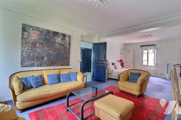 NOTAIRE VEND –  HÔTEL PARTICULIER AVEC JARDIN , PISCINE & MAISON DE GARDIEN