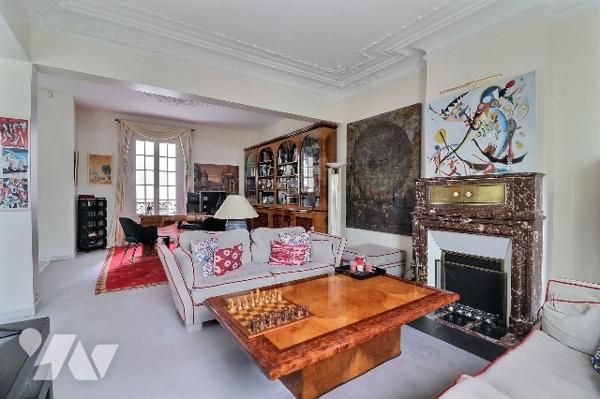 NOTAIRE VEND –  HÔTEL PARTICULIER AVEC JARDIN , PISCINE & MAISON DE GARDIEN