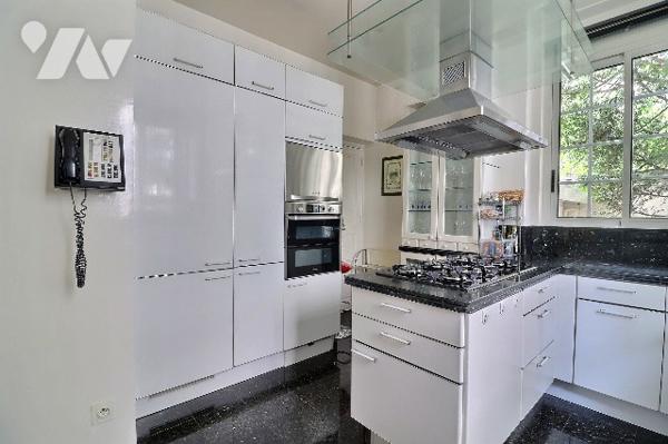 NOTAIRE VEND –  HÔTEL PARTICULIER AVEC JARDIN , PISCINE & MAISON DE GARDIEN