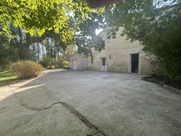 Maison  8 pièce(s)  4 chambre(s)  180 m²