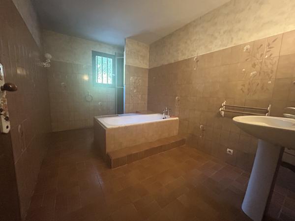 Maison  8 pièce(s)  4 chambre(s)  180 m²