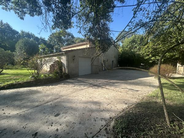 Maison  8 pièce(s)  4 chambre(s)  180 m²