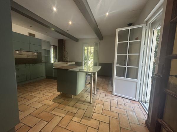 Maison  8 pièce(s)  4 chambre(s)  180 m²