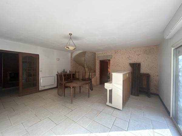 Maison  8 pièce(s)  4 chambre(s)  180 m²