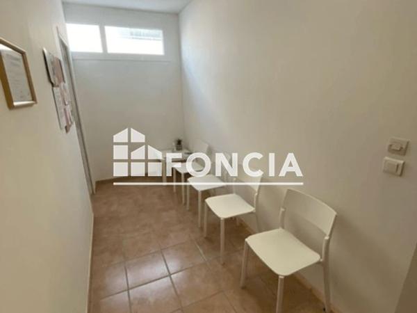 Location Local commercial 2 pièces 52.37 m² - 3 PLACE GEORGES BRASSENS Marsillargues 34590