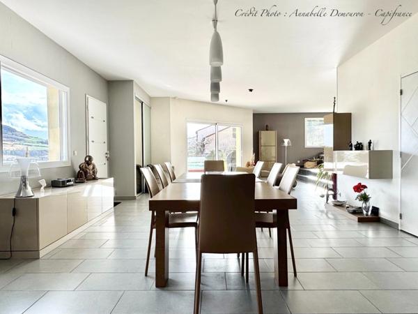 VEYRE-MONTON, Villa P6 avec très grand garage, piscine sécurisée et chauffée sur terrain de 1 509,00 m²