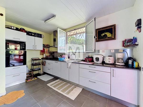 DPT GUYANE, à vendre RÉMIRE-MONTJOLY Maison T5 de 100 m2+ Appartement T2 de 35 m2 sur un terrain de 1005 m2