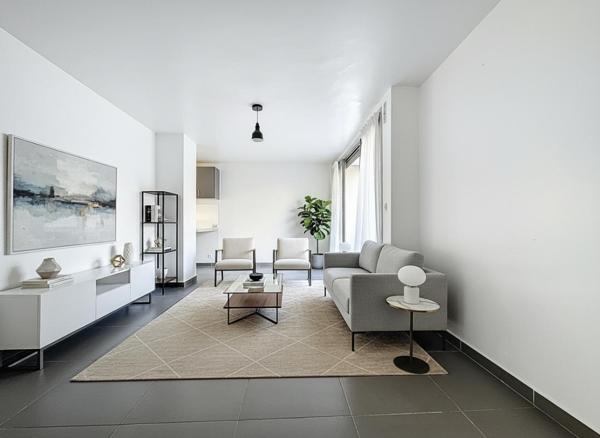 Appartement  3 pièces  METRO 7 LOUIS  ARAGON