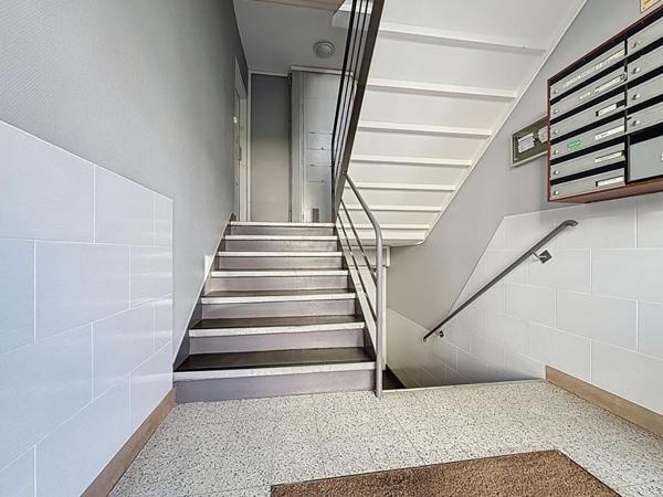 Appartement  3 pièces  METRO 7 LOUIS  ARAGON