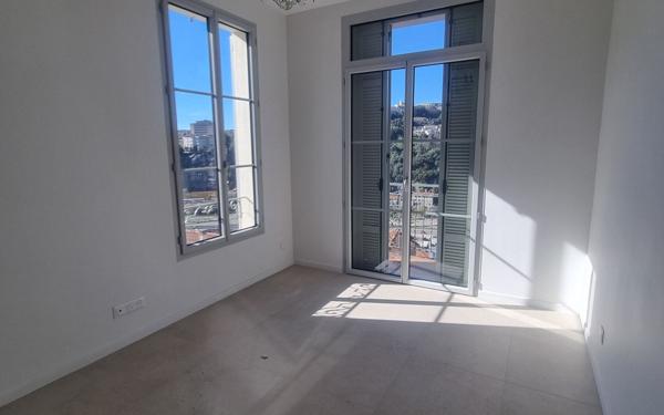 Maison à vendre    6 pièces • 102,20 m2 Nice