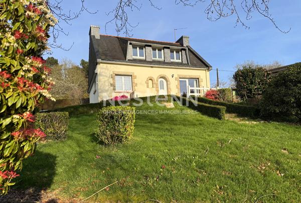 LOCMINE - Charmante maison traditionnelle à vendre 4 chambres, son joli jardin de 1500 m² et son sous-sol