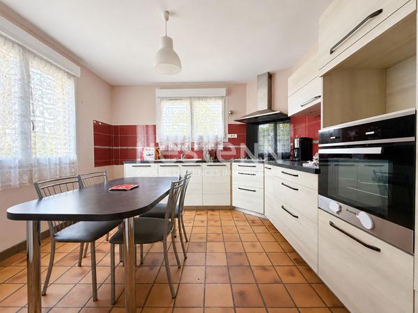 LOCMINE - Charmante maison traditionnelle à vendre 4 chambres, son joli jardin de 1500 m² et son sous-sol
