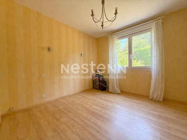 LOCMINE - Charmante maison traditionnelle à vendre 4 chambres, son joli jardin de 1500 m² et son sous-sol