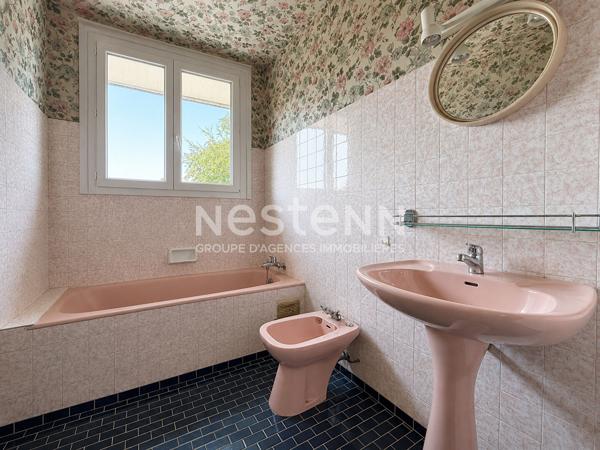 LOCMINE - Charmante maison traditionnelle à vendre 4 chambres, son joli jardin de 1500 m² et son sous-sol