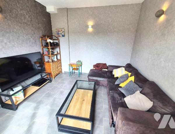 Secteur privilégié à Saint-Julien-les-Villas, venez découvrir cette maison rénovée. Dans un qua...