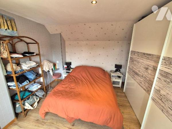 Secteur privilégié à Saint-Julien-les-Villas, venez découvrir cette maison rénovée. Dans un qua...