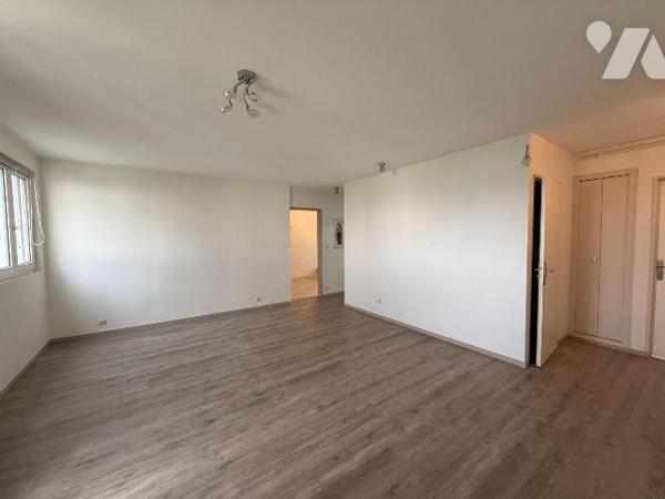 Appartement à vendre à Troyes (10000) - Aube (10)

Situé au 3 étage avec ascenseur d'une copr...