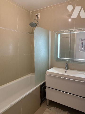 Appartement à vendre à Troyes (10000) - Aube (10)

Situé au 3 étage avec ascenseur d'une copr...