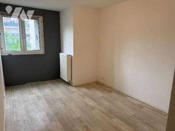 Appartement à vendre à Troyes (10000) - Aube (10)

Situé au 3 étage avec ascenseur d'une copr...