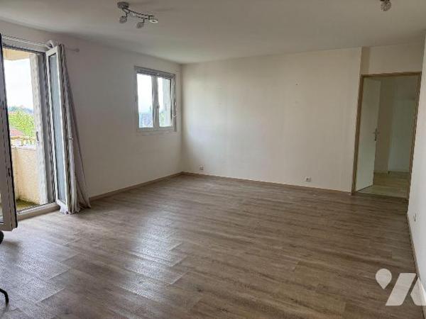 Appartement à vendre à Troyes (10000) - Aube (10)

Situé au 3 étage avec ascenseur d'une copr...